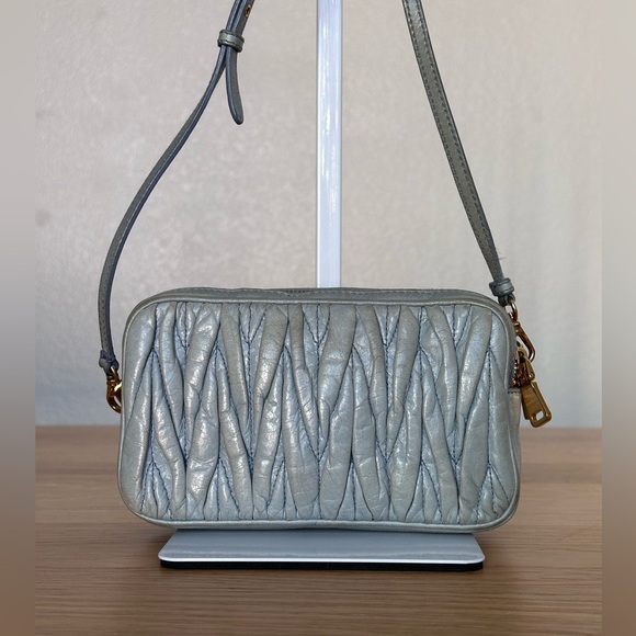 Miu Miu matelassé leather crossbody bag - Picture 2 of 14